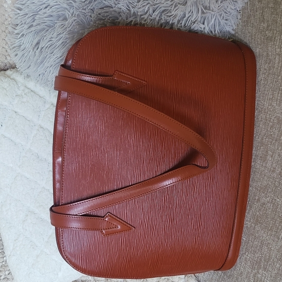 Louis Vuitton Lussac Epi Leather Shoulder Bag w/COA included - Picture 3 of 12